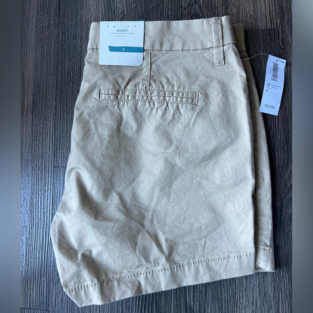 NWT Old Navy Khaki Shorts- Size 4